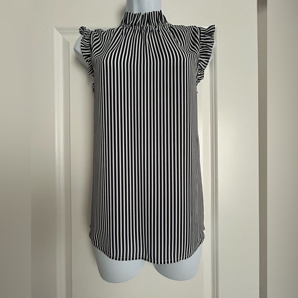 NWT Ann Taylor Factory Black and White Striped Women's Top size Small